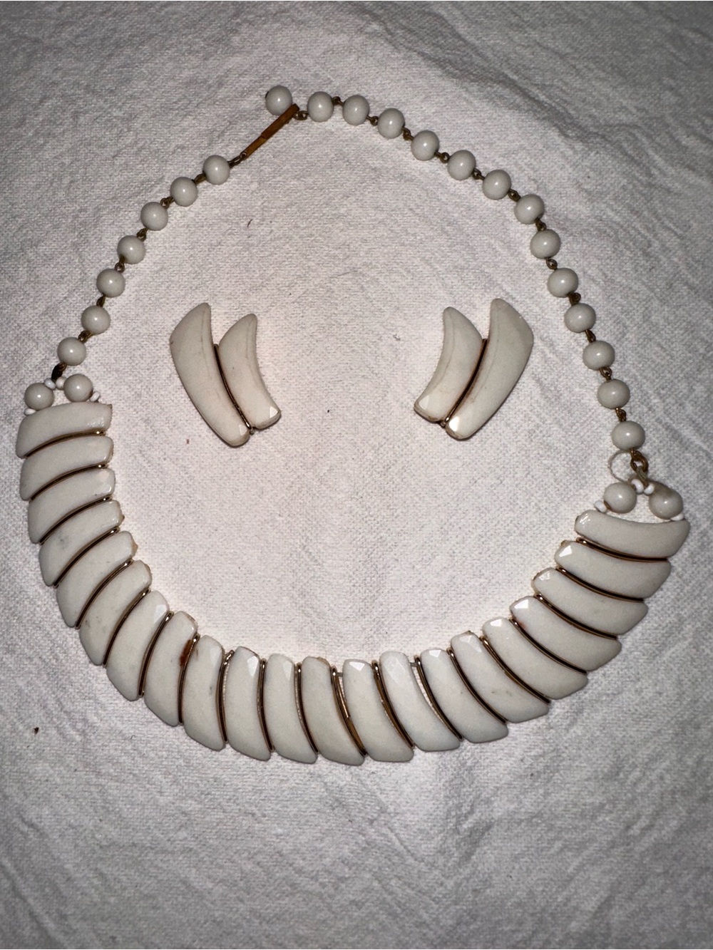⭐️ Vintage Lucite Collar Necklace and Clip-On Earring Set-needs cleaning